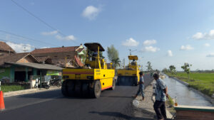 Pengaspalan Jl. Klangon-Tempel